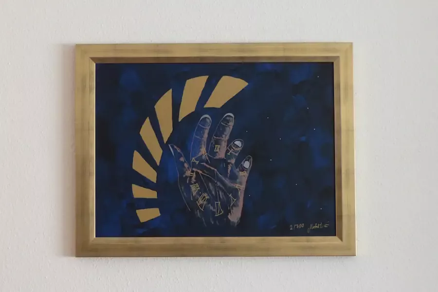 Replik "Die Zeit in DEINER Hand" an der Wand